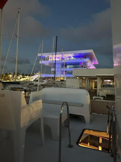 Noche Insolita En Yate De 16M A 2 Minutos De La Playa Βαλένθια Εξωτερικό φωτογραφία