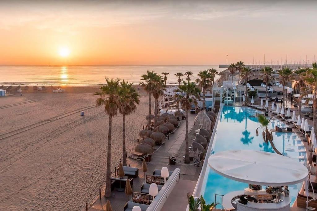 Noche Insolita En Yate De 16M A 2 Minutos De La Playa Βαλένθια Εξωτερικό φωτογραφία